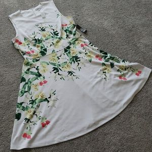 🔹SOLD🔹NY&C fit and flare white floral dress